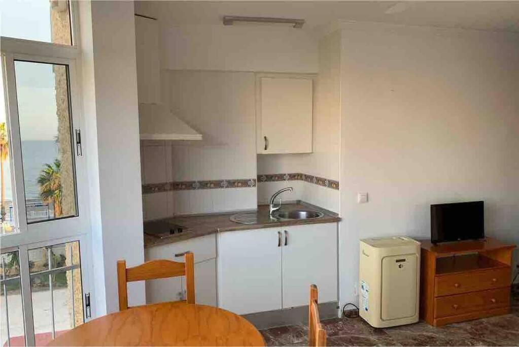 Apartment First Line Of The Sea เบนัลมาเดนา ภายนอก รูปภาพ